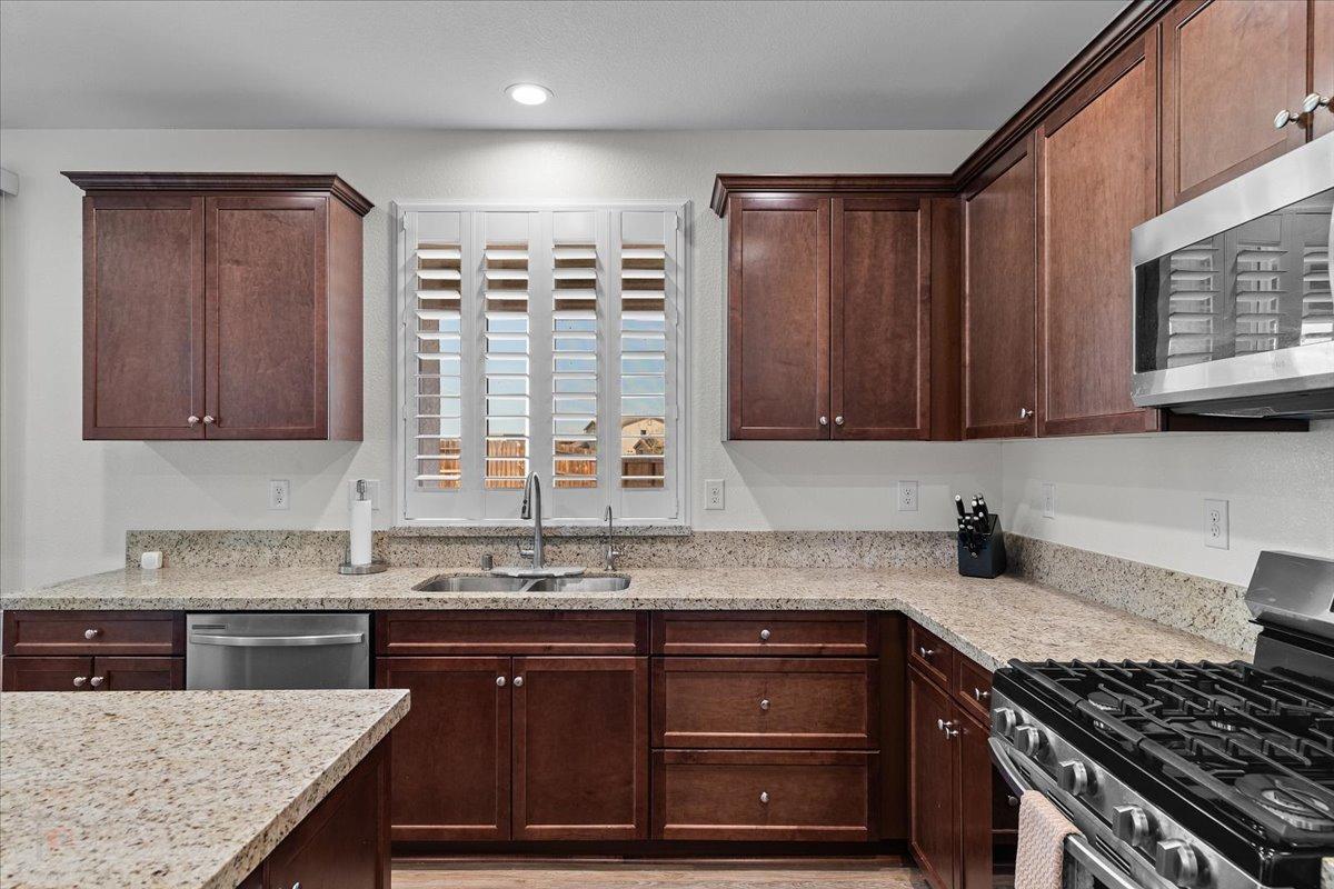 Los Banos, California 93635, United States, 4 Bedrooms Bedrooms, ,3 BathroomsBathrooms,Residential,Pending,107257