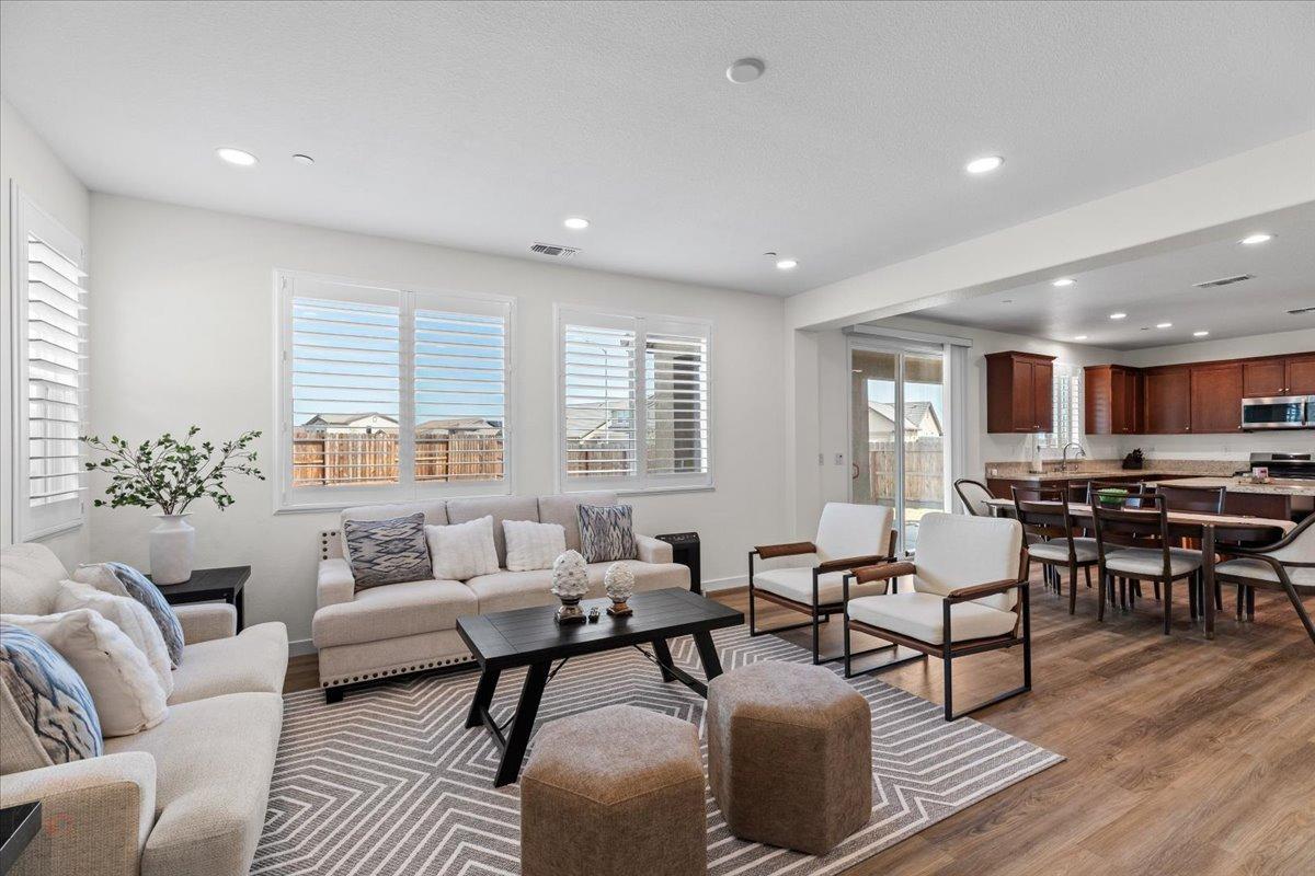 Los Banos, California 93635, United States, 4 Bedrooms Bedrooms, ,3 BathroomsBathrooms,Residential,Pending,107257