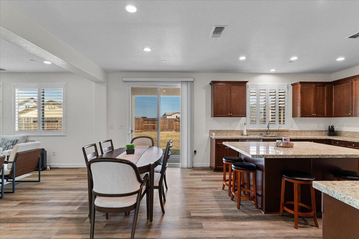 Los Banos, California 93635, United States, 4 Bedrooms Bedrooms, ,3 BathroomsBathrooms,Residential,Pending,107257