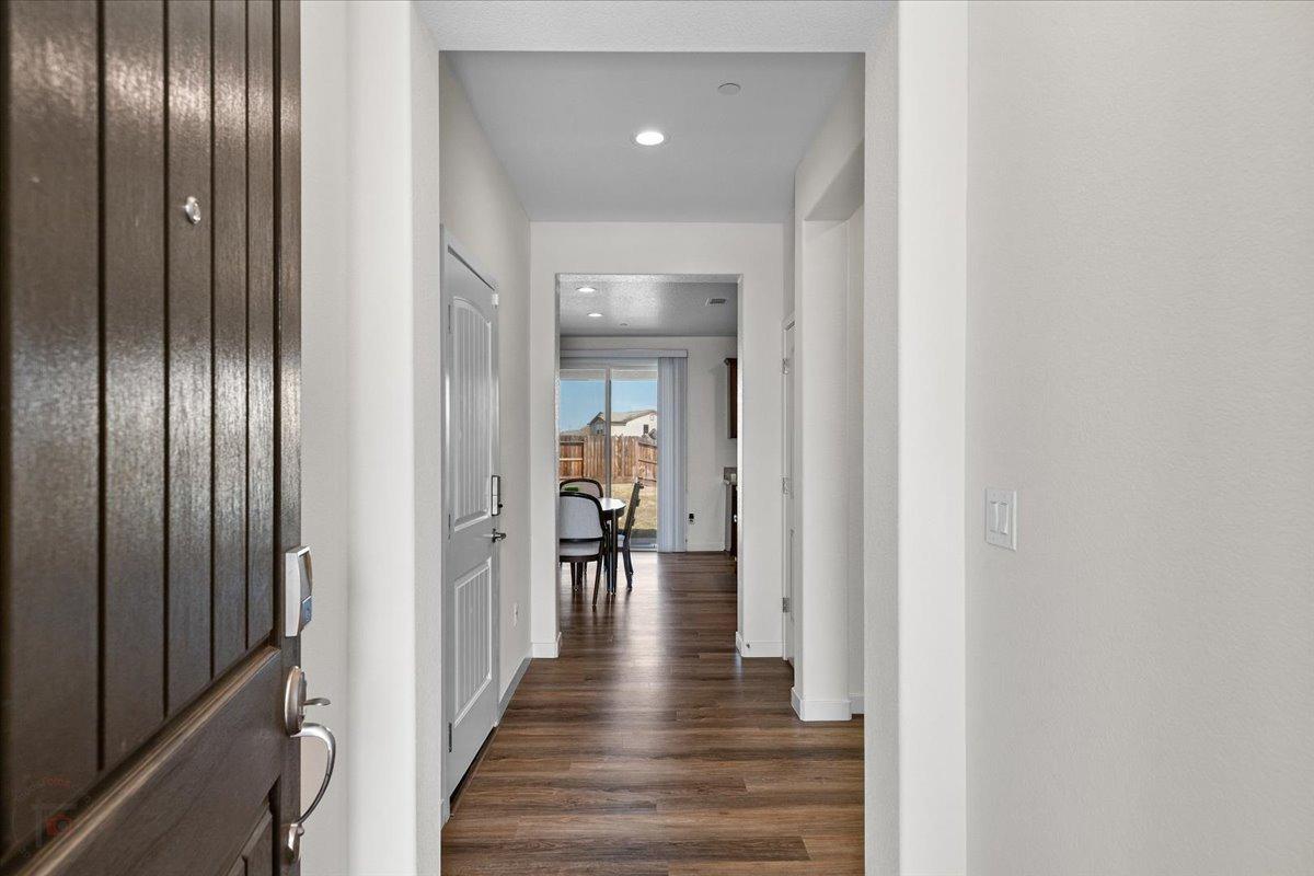 Los Banos, California 93635, United States, 4 Bedrooms Bedrooms, ,3 BathroomsBathrooms,Residential,Pending,107257