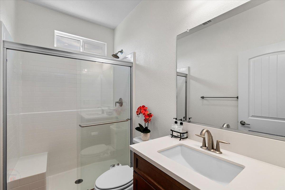 Los Banos, California 93635, United States, 4 Bedrooms Bedrooms, ,3 BathroomsBathrooms,Residential,Pending,107257