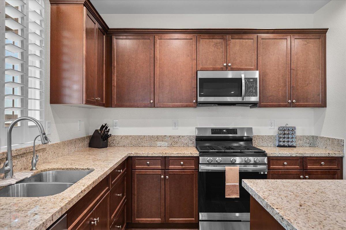 Los Banos, California 93635, United States, 4 Bedrooms Bedrooms, ,3 BathroomsBathrooms,Residential,Pending,107257