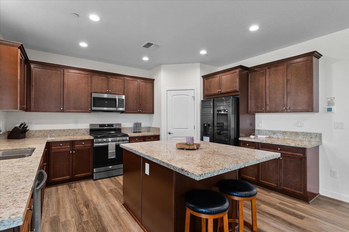 Los Banos, California 93635, United States, 4 Bedrooms Bedrooms, ,3 BathroomsBathrooms,Residential,Pending,107257