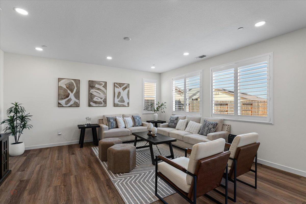 Los Banos, California 93635, United States, 4 Bedrooms Bedrooms, ,3 BathroomsBathrooms,Residential,Pending,107257