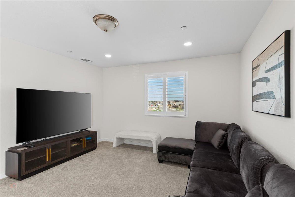 Los Banos, California 93635, United States, 4 Bedrooms Bedrooms, ,3 BathroomsBathrooms,Residential,Pending,107257