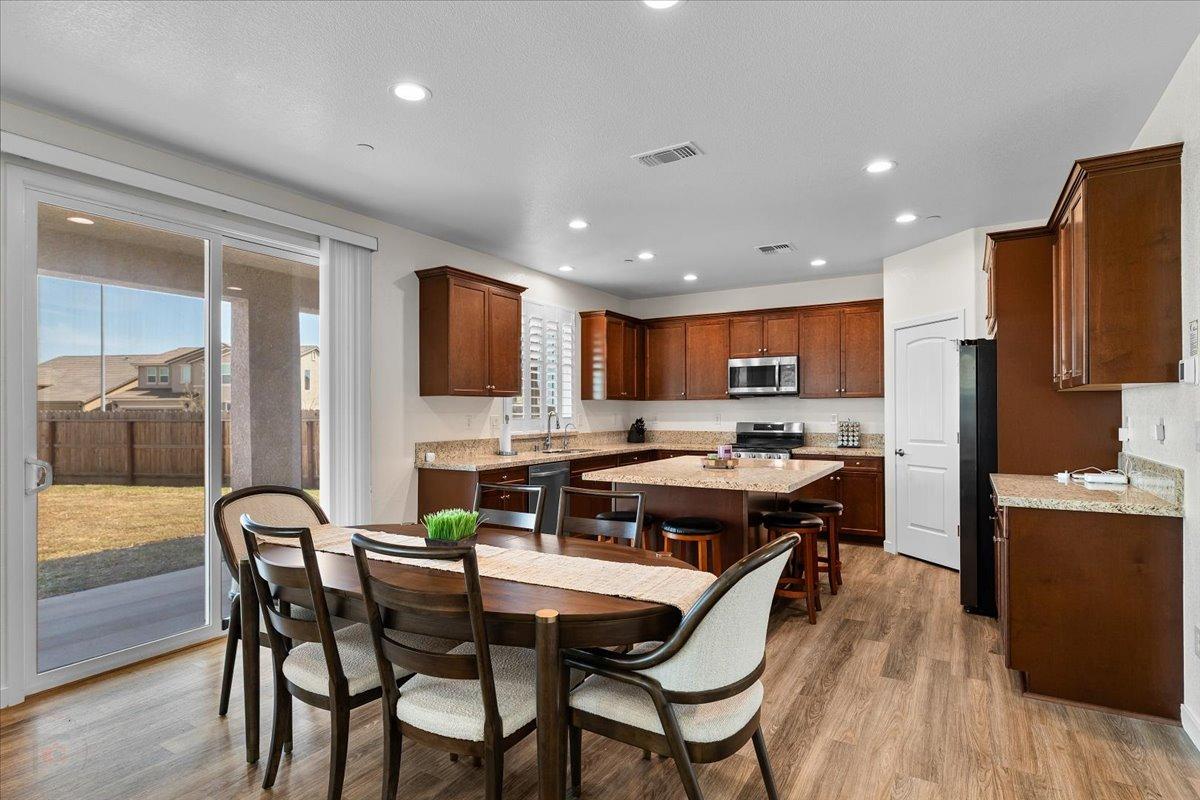 Los Banos, California 93635, United States, 4 Bedrooms Bedrooms, ,3 BathroomsBathrooms,Residential,Pending,107257