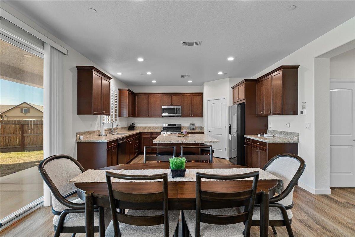 Los Banos, California 93635, United States, 4 Bedrooms Bedrooms, ,3 BathroomsBathrooms,Residential,Pending,107257