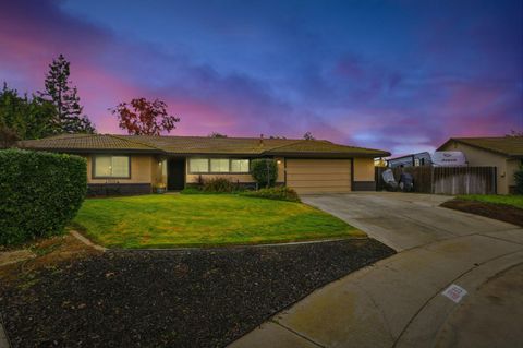 31 Royal Court Galt CA 95632