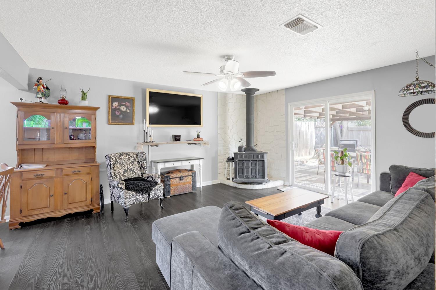 143 W Woodland Avenue