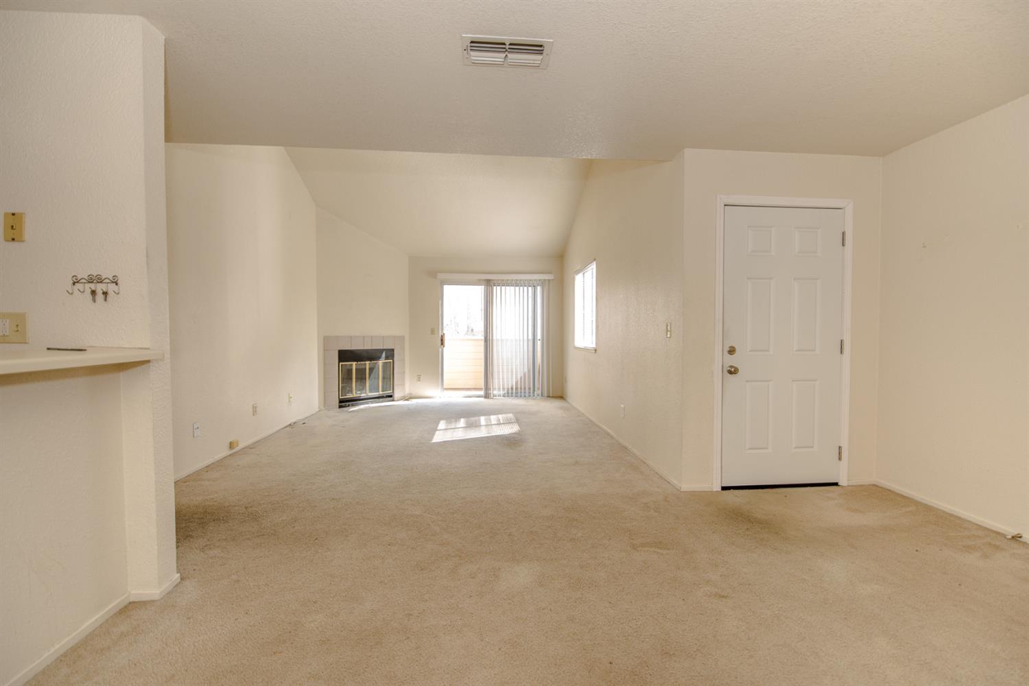 1019 Dornajo Way 244