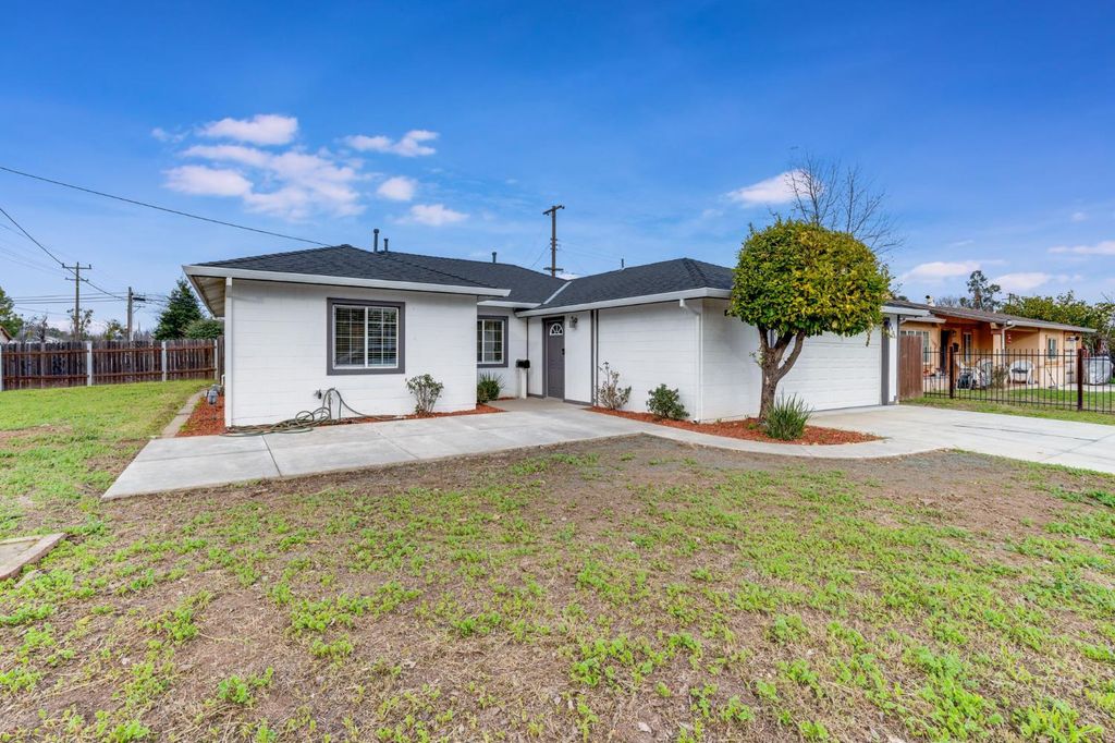 Photo of 4401 42nd Avenue, Sacramento, CA 95824 (MLS # 226007049)