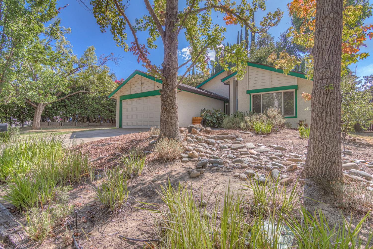 8225 Foxfire Drive