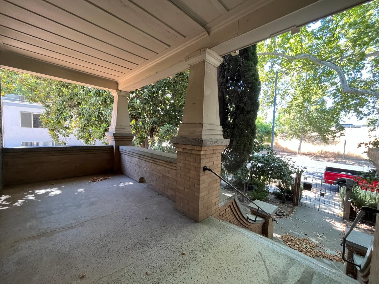 1123 W Street