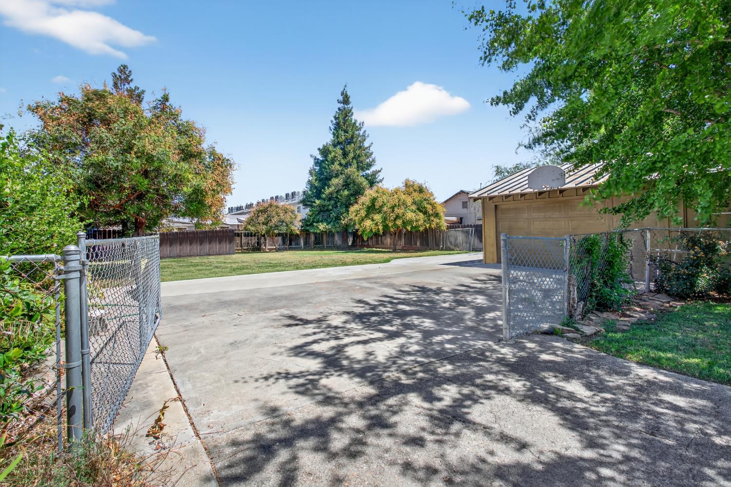 205 W Beverly Place