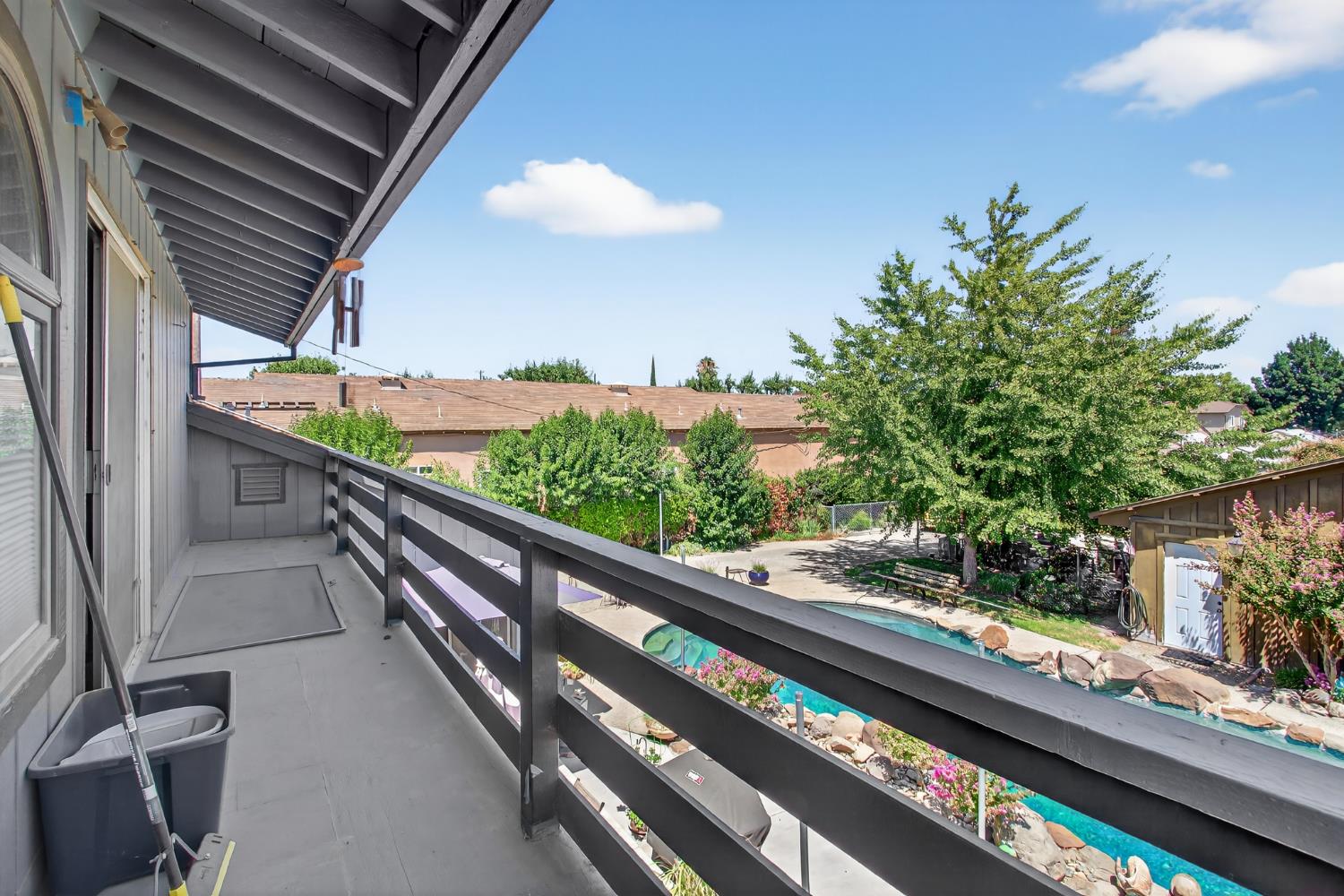 205 W Beverly Place
