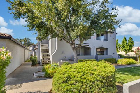 5201 Laguna oaks dr 12 Elk Grove CA 95758