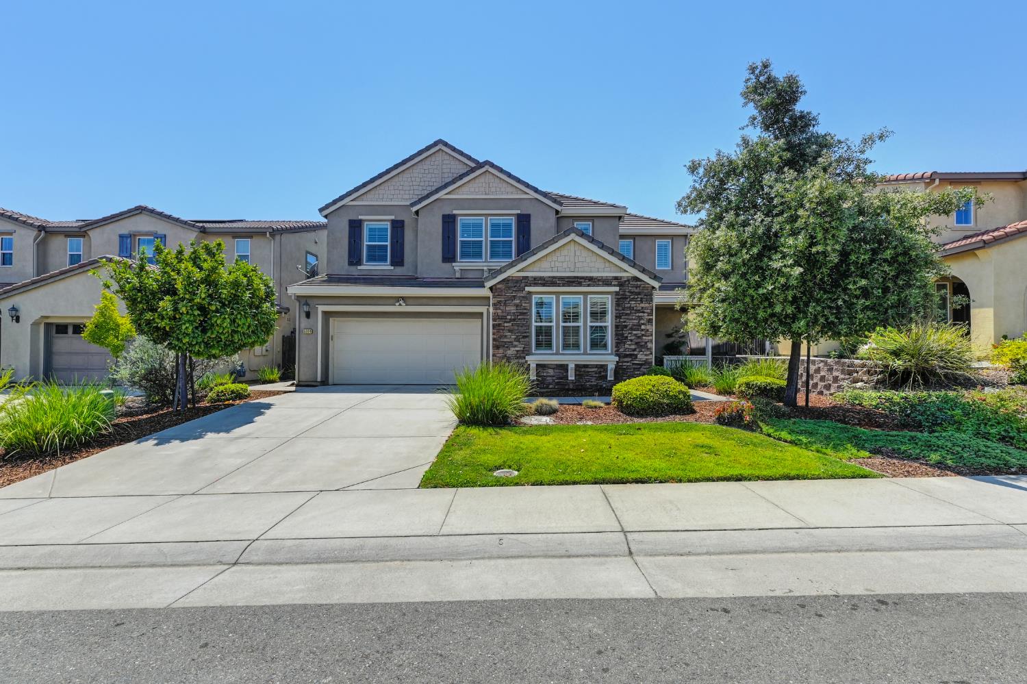 5604 Saratoga Circle