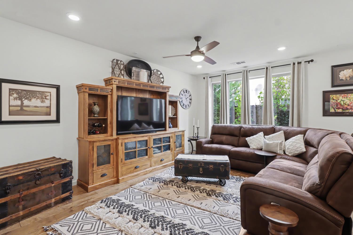 3146 Golden Trail Street