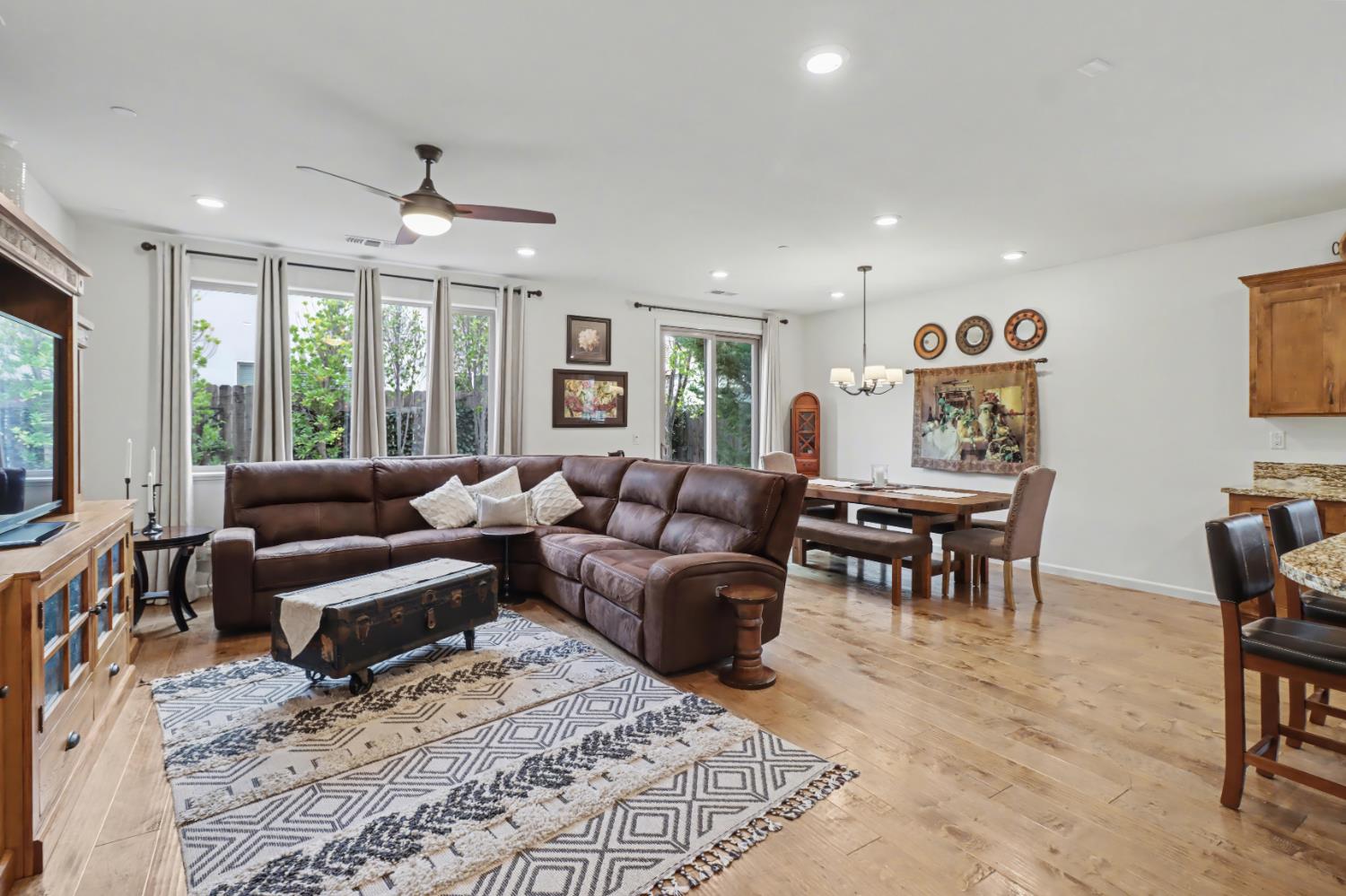 3146 Golden Trail Street