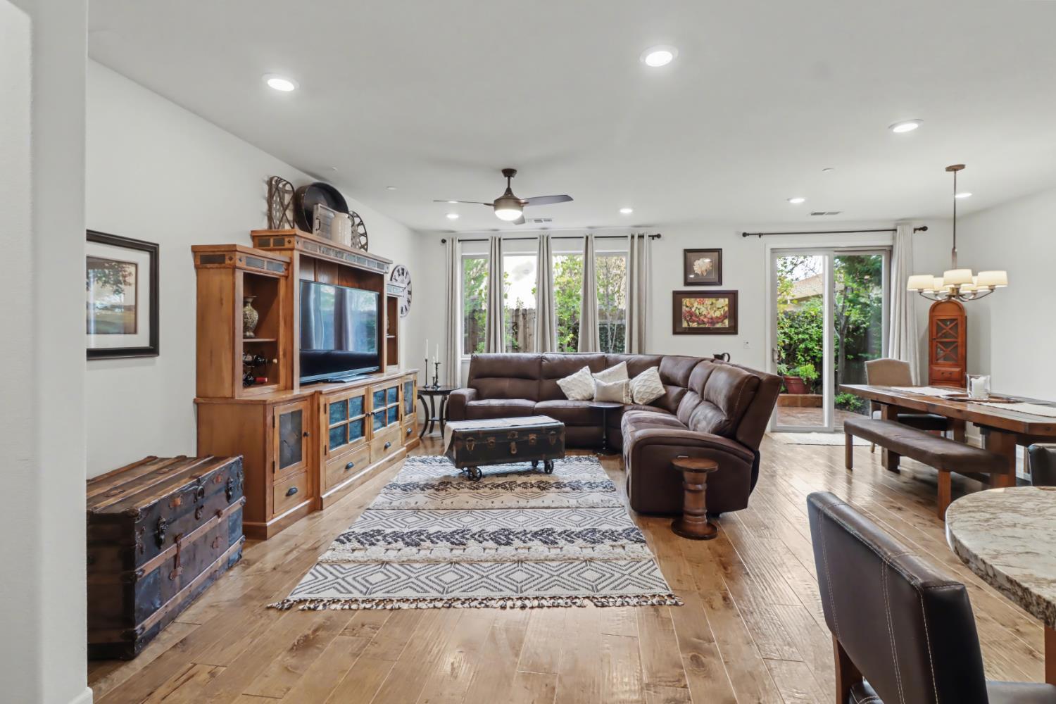 3146 Golden Trail Street