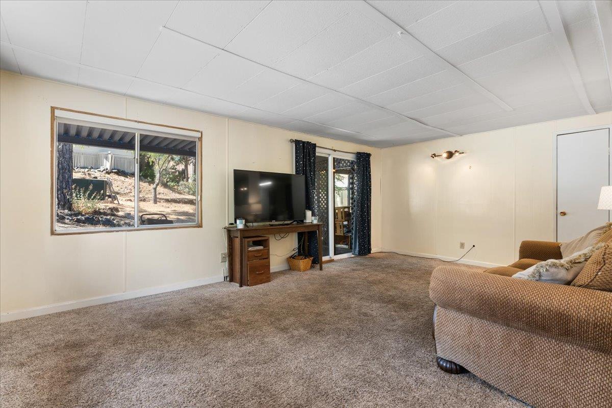 Grass Valley, California 95945, United States, 2 Bedrooms Bedrooms, ,2 BathroomsBathrooms,Residential,Active,198631