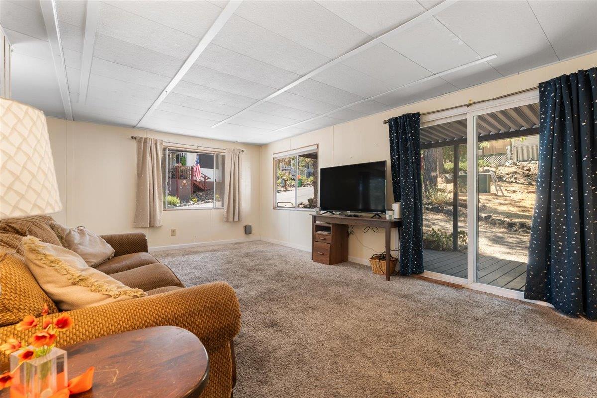 Grass Valley, California 95945, United States, 2 Bedrooms Bedrooms, ,2 BathroomsBathrooms,Residential,Active,198631