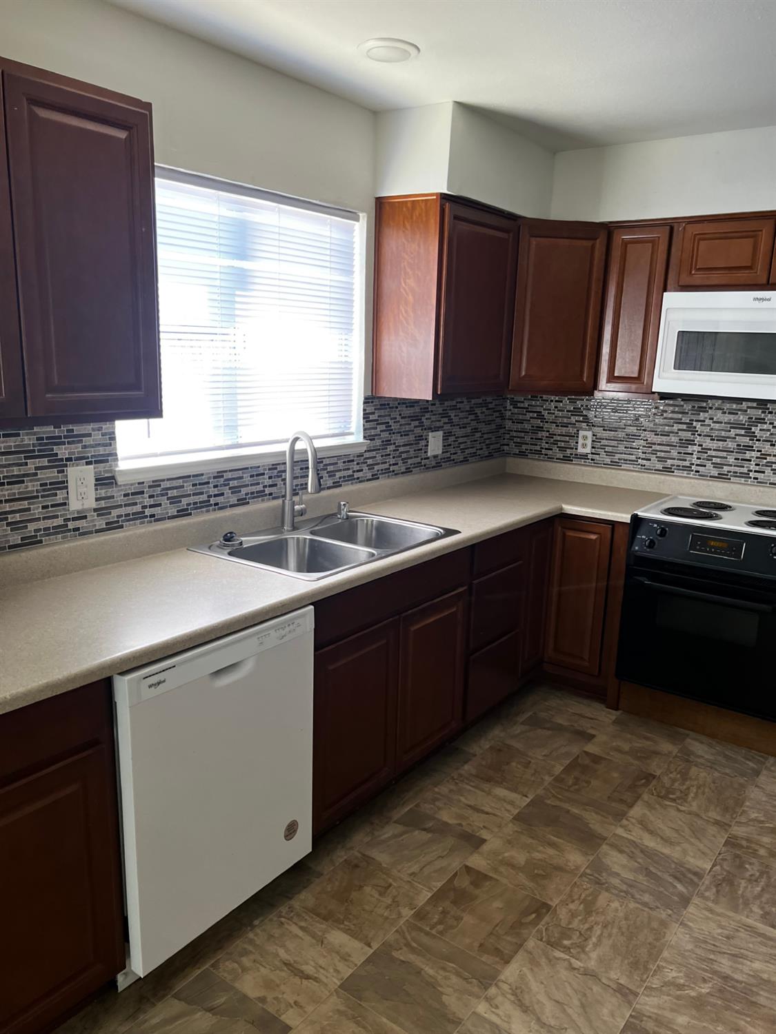 1521 La Cresenta Court