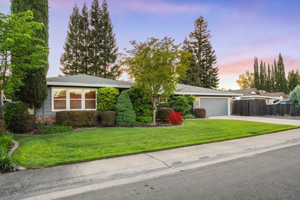 Photo of 6919 Los Olivos Way, Carmichael, CA 95608 (MLS # 226042583)