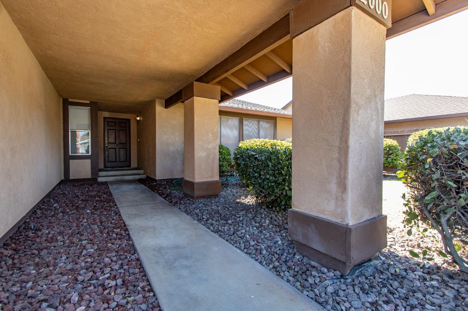 2000 Lincoln Oak Dr