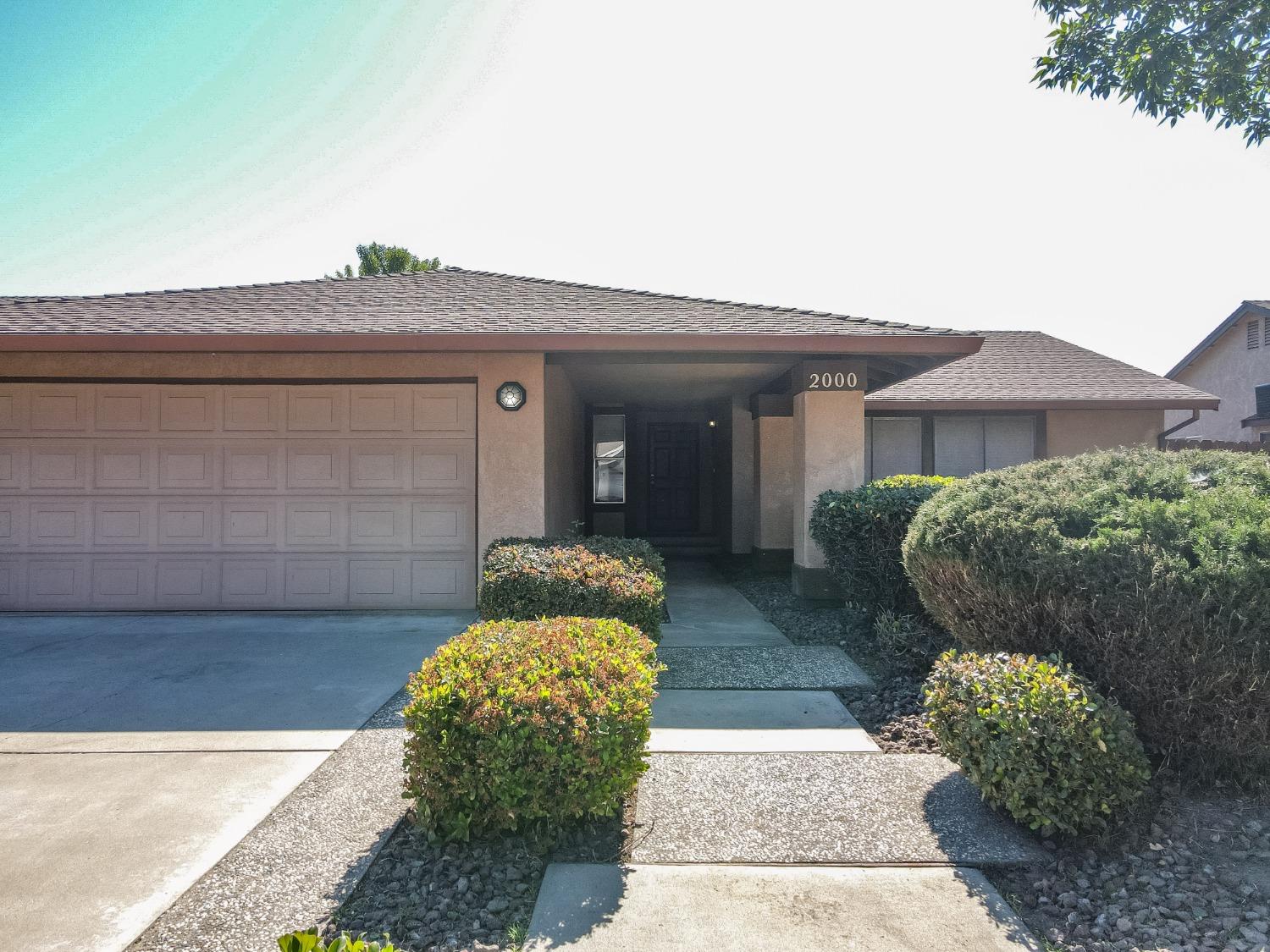 2000 Lincoln Oak Dr