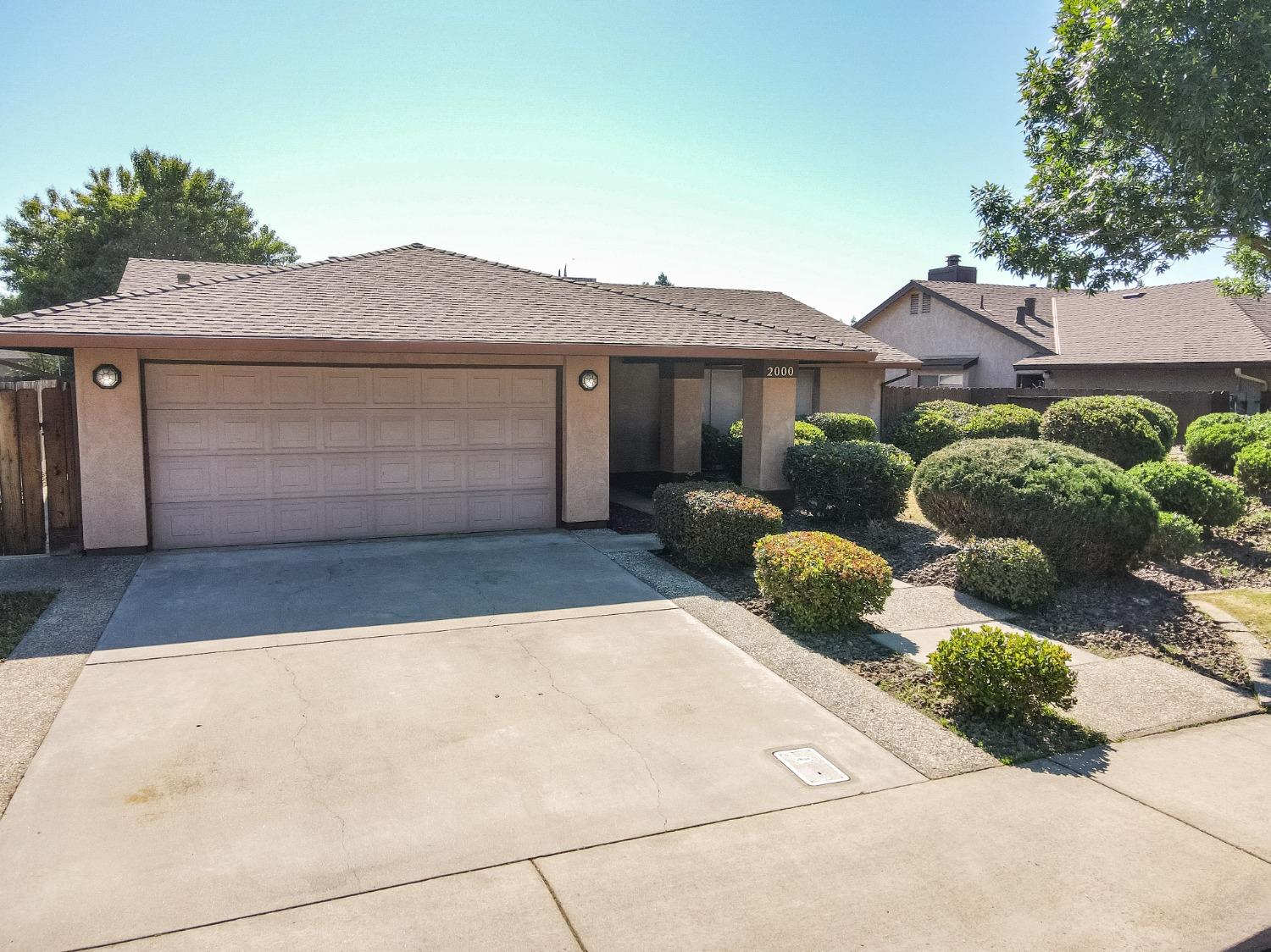 2000 Lincoln Oak Dr