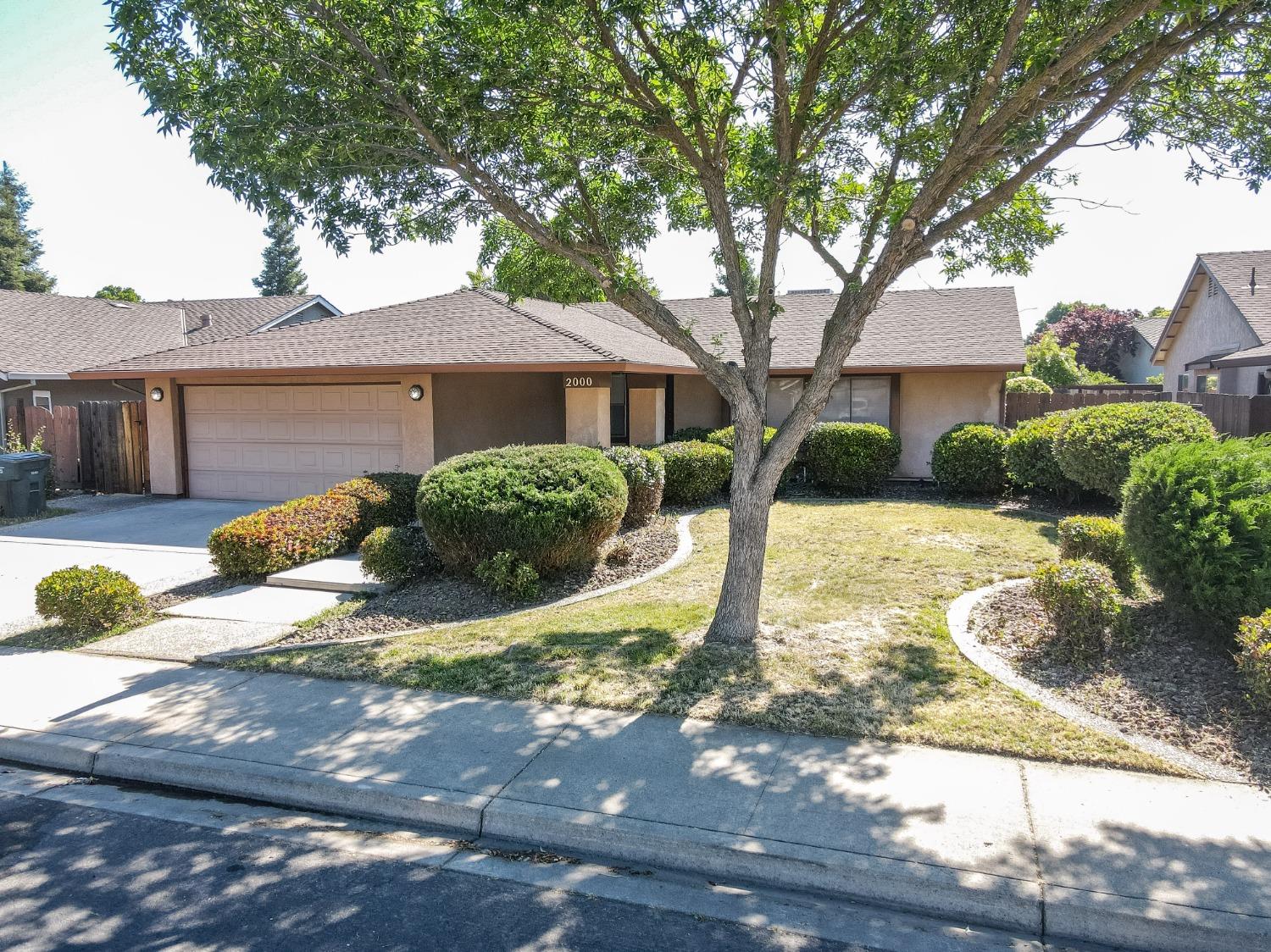2000 Lincoln Oak Dr