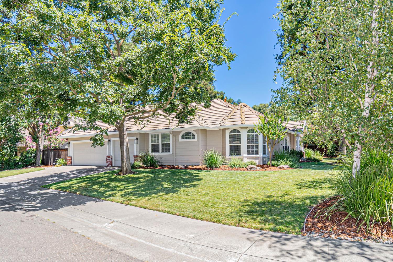 1708 El Pescador Court