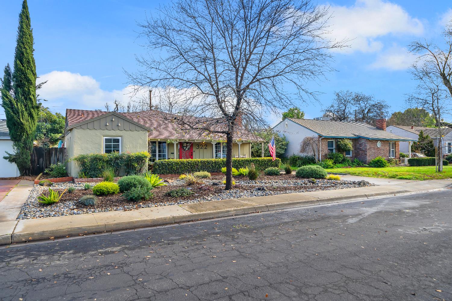 322 N Santa Ana Avenue