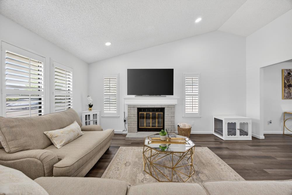 4501 DUNNBURY Way