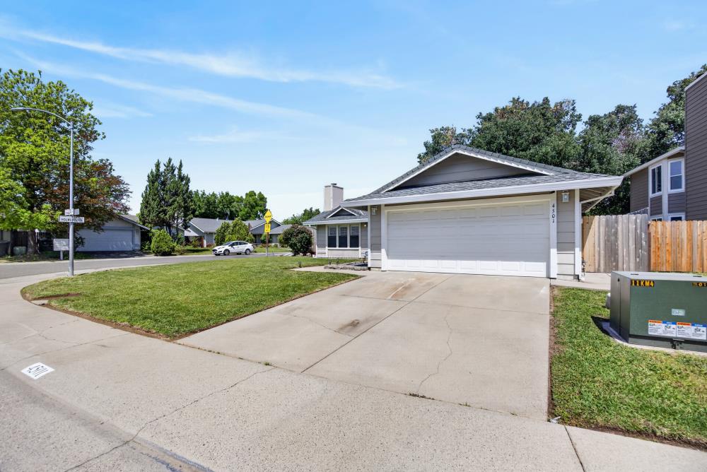 4501 DUNNBURY Way