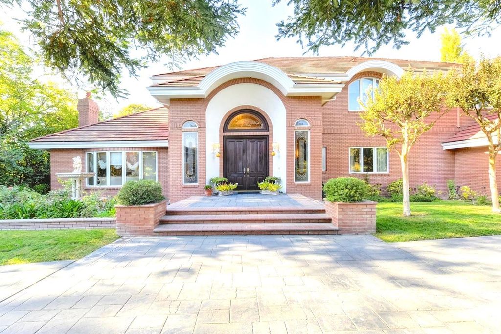 Photo of 557 Crocker Rd, Sacramento, CA 95864 (MLS # 225115136)