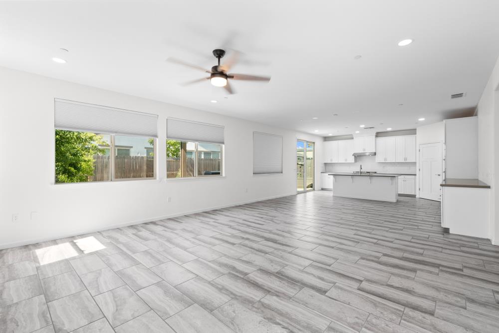 9236 Summer Holly Way