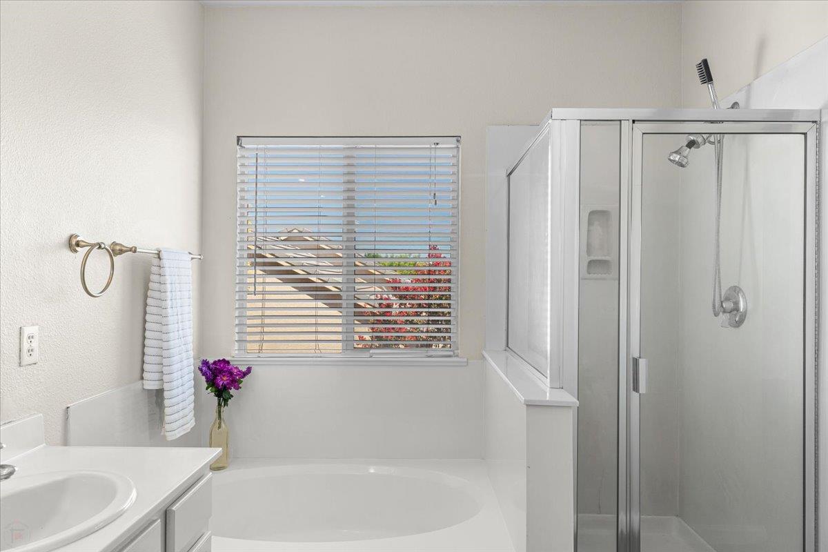 Turlock, California 95380, United States, 5 Bedrooms Bedrooms, ,3 BathroomsBathrooms,Residential,Active,168758