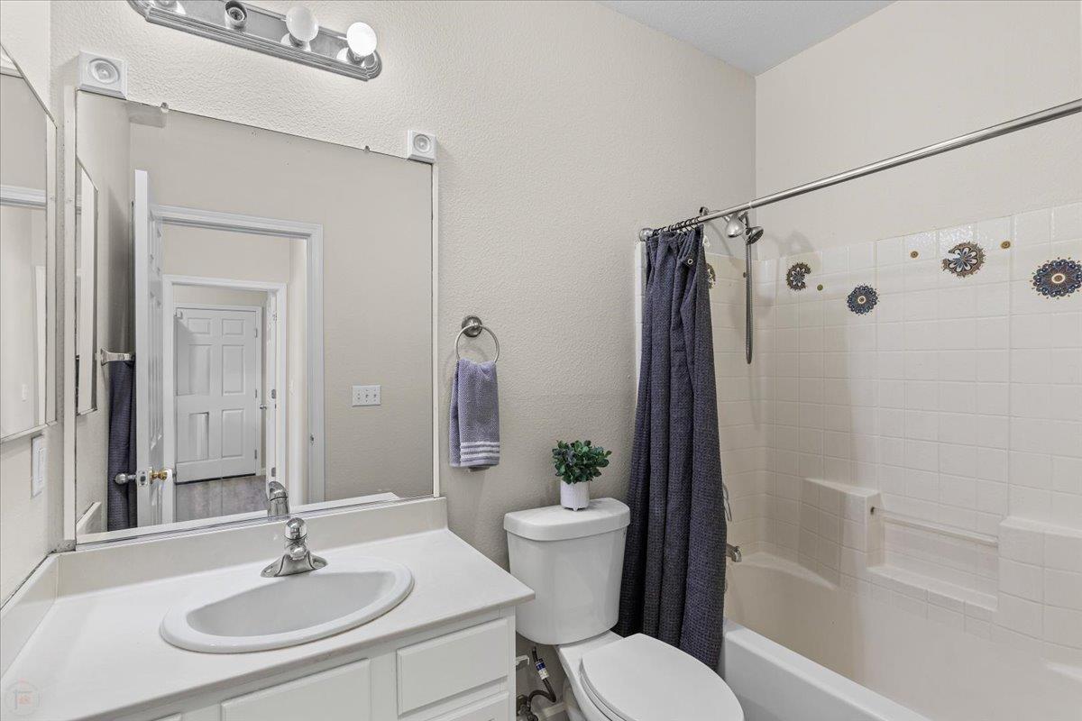 Turlock, California 95380, United States, 5 Bedrooms Bedrooms, ,3 BathroomsBathrooms,Residential,Active,168758