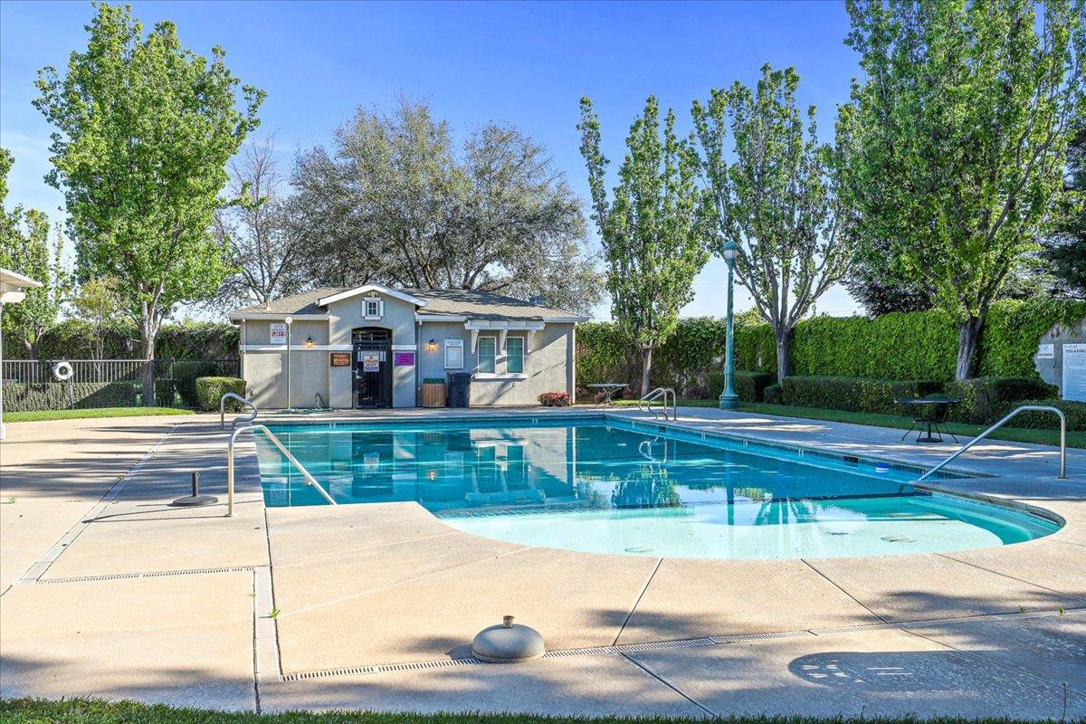 Turlock, California 95380, United States, 5 Bedrooms Bedrooms, ,3 BathroomsBathrooms,Residential,Active,168758