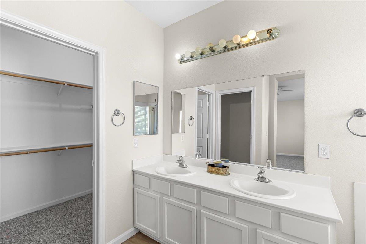 Turlock, California 95380, United States, 5 Bedrooms Bedrooms, ,3 BathroomsBathrooms,Residential,Active,168758