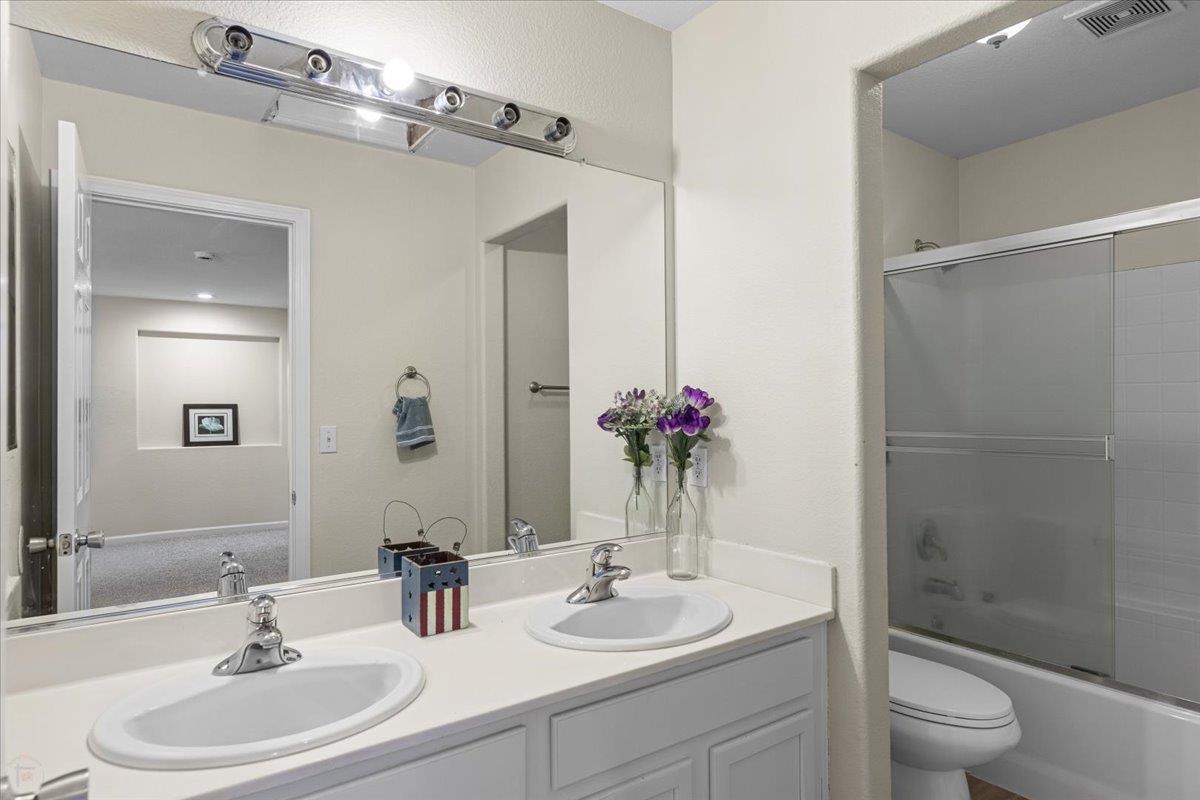 Turlock, California 95380, United States, 5 Bedrooms Bedrooms, ,3 BathroomsBathrooms,Residential,Active,168758