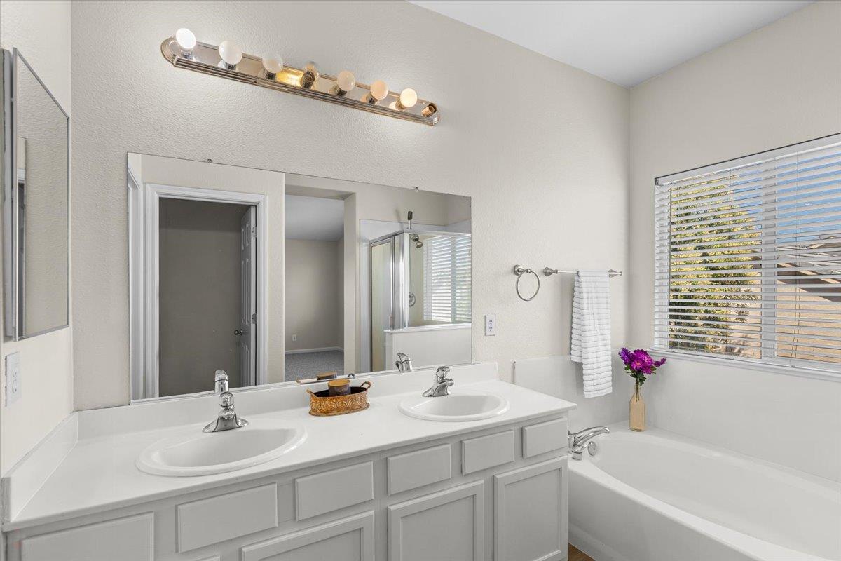 Turlock, California 95380, United States, 5 Bedrooms Bedrooms, ,3 BathroomsBathrooms,Residential,Active,168758