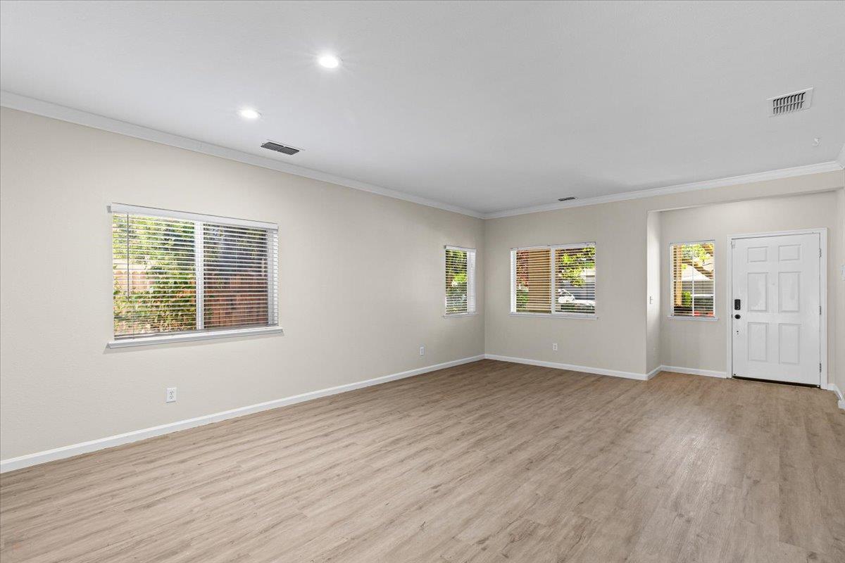 Turlock, California 95380, United States, 5 Bedrooms Bedrooms, ,3 BathroomsBathrooms,Residential,Active,168758