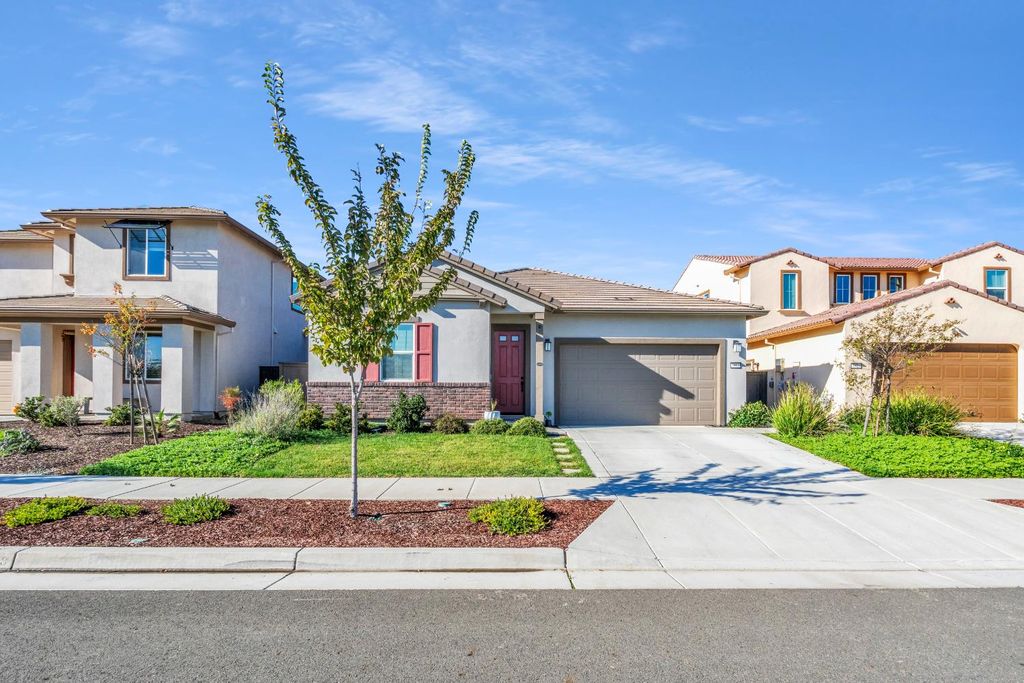 Photo of 5913 Vantage Street, Sacramento, CA 95835 (MLS # 226007371)