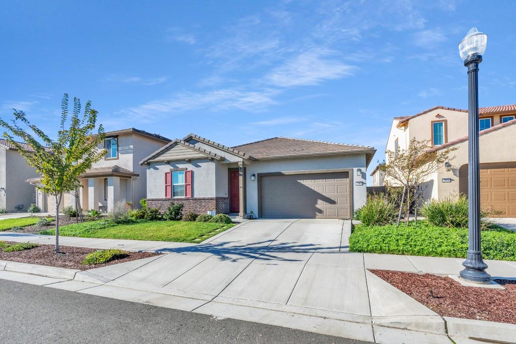 Photo of 5913 Vantage Street, Sacramento, CA 95835 (MLS # 226007371)