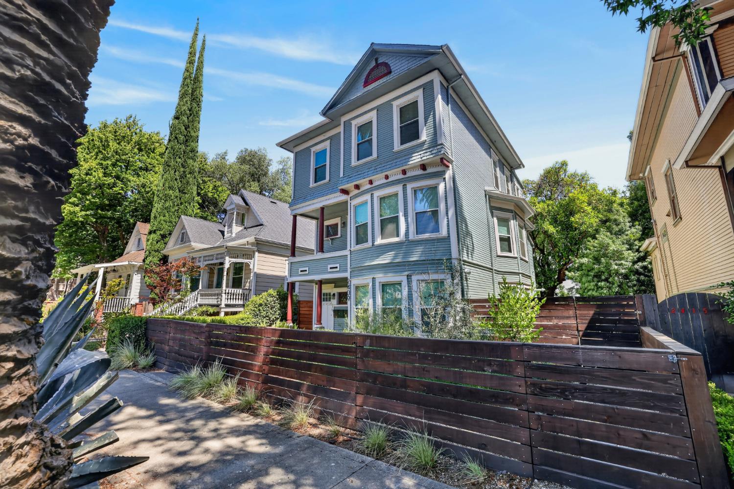 2409 I Street