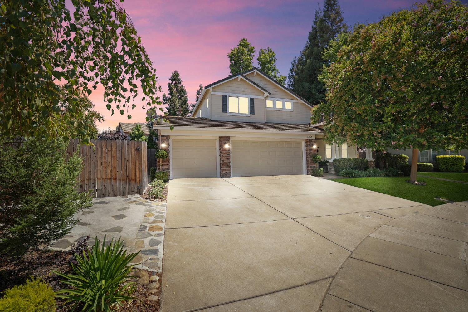 5262 Flor Court