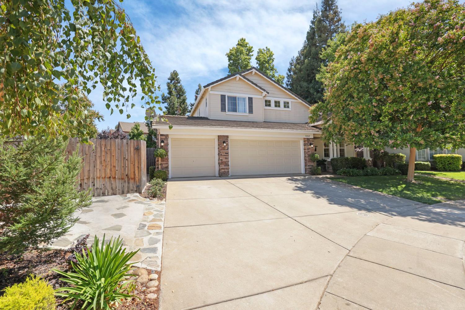 5262 Flor Court
